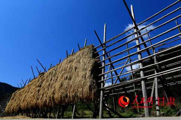 tibetol's tweet photo. Photos: "stone town" in Gansu Tibetan areashttp://t.cn/RhF6WaV http://t.co/zYBvmeuN3z