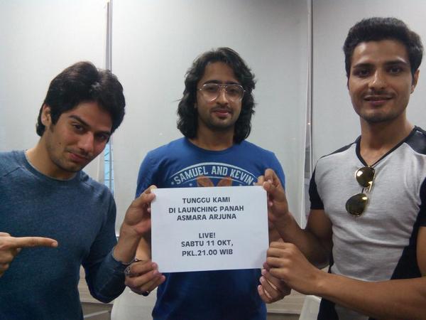 pesbukersdiANTV's tweet photo. Nah! @Shaheer_S @lavanyabhardwa1 @vinrana1986 sudah ngingetin kalian lho. Jangan lupa nonton launching PAA di ANTV! http://t.co/ebeqEo1DKj
