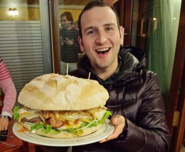 Deskontu_SS's tweet photo. Superhamburguesa Arri, de más de 3 kg. de peso http://t.co/s1am8a2vhD http://t.co/y1wNuyB7oo