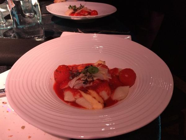 nicolejshepherd's tweet photo. "@ITCRA: Entrees Up enjoy the beautiful food #ITCRAGala14 http://t.co/HH7DbRAuP2" yum!