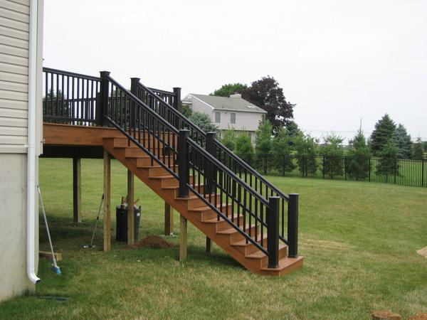 CustomPatio's tweet image. Most composite railing is #manufactured and #designed to match the same styling as the #deck material.