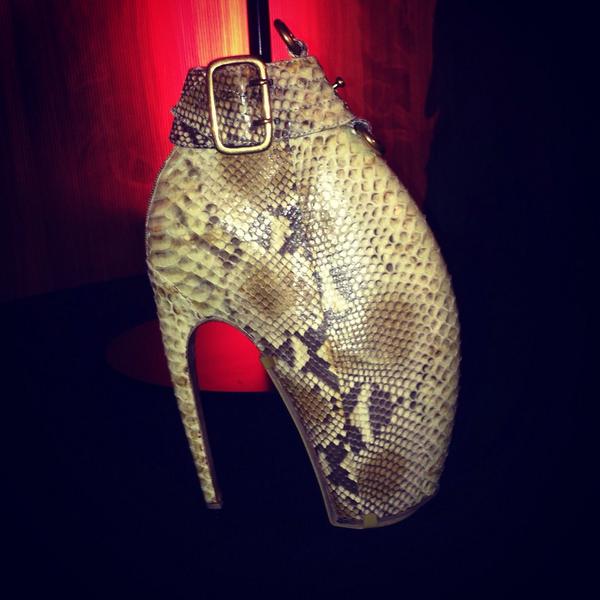 Discover more than 188 armadillo shoes super hot