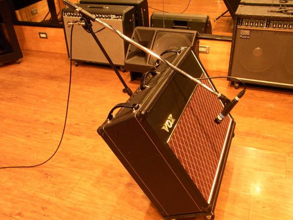 サウンドスタジオノア吉祥寺店 على تويتر ノア吉祥寺店 ついにアンプスタンドのレンタルを始めました もちろん無料です しかもこのアンプスタンド 右の画像のようにマイキングも出来る優れもの コンボタイプのアンプのモニタリングに是非ご利用ください シンプル