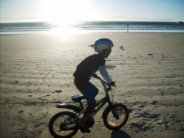 ChevsLife's tweet image. @FishHoekValley beach cleanup 11 Oct, hosted by @BloubergBC meet at Fish Hoek Surf at 9:00 #cleanbeach #bethere