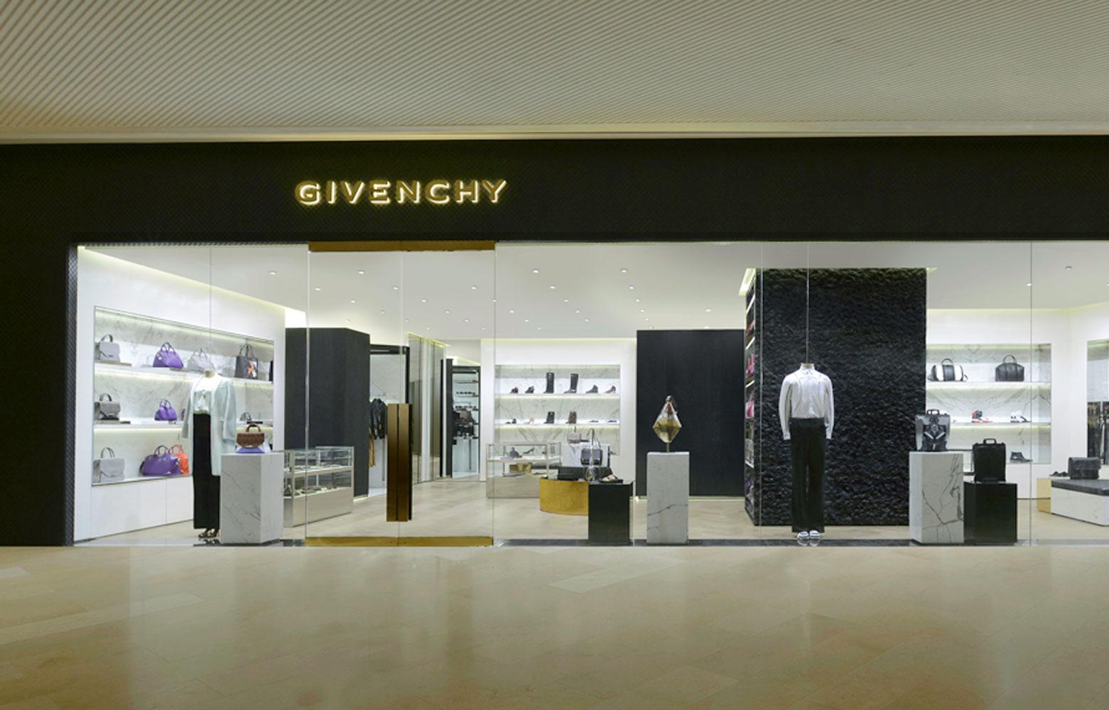 Givenchy - Givenchy is pleased to announce the opening of a new store in  Shinsegae Department Store, Seoul, dedicated to Women's and Men's  accessories collections. Store address is: 1st floor, Shinsegae Department
