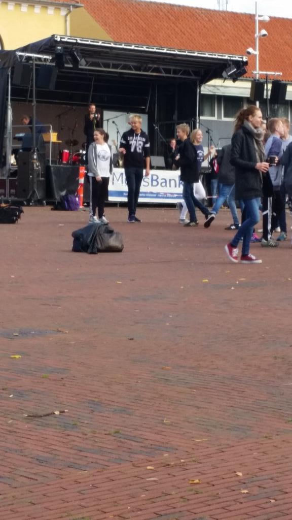 lukasboeng's tweet photo. Så er der dans igen!
#Folkeskole200 http://t.co/hUevKRIj6R
