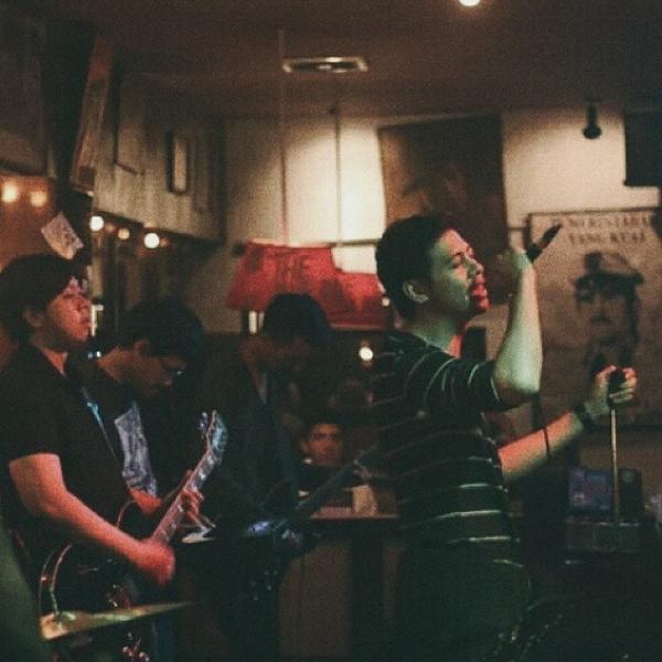 raditard's tweet photo. Follow @vincentvegaband, minggu depan tgl 19 okt mereka akan tampil di @keukenbdg #vscocam #keuken5 #bandung #ind... http://t.co/Yg60wxn6LN