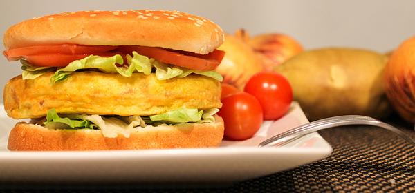 ComoEnCasAlfaro's tweet photo. #MiniBurguer de #Tortilla #comoencasa, #Milideas #mmmmmmm : ) #spanishomelette http://t.co/aEBzmcXrBP