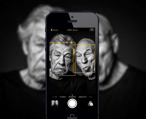 #TBT A year ago in #NewYork with <a href="/SirPatStew/">Patrick Stewart</a> #selfie ? Not exactly. Follow the photographer <a href="/DrGotts/">Andy Gotts</a> for more.