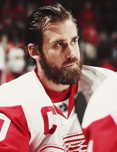 Happy 34th birthday to Henrik Zetterberg  and his godly beard 