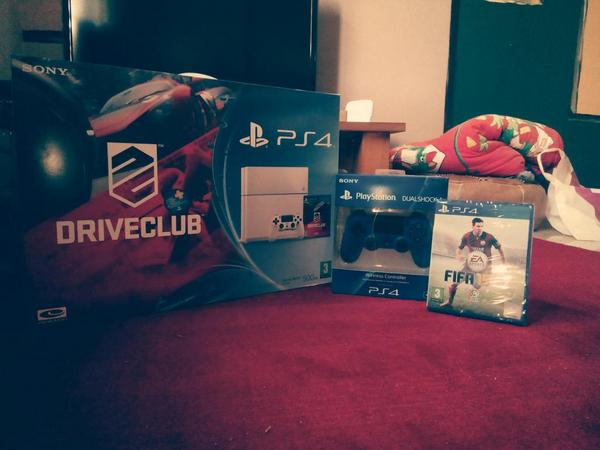 CarlosRoBerr's tweet photo. Que bien que se presenta el puente #PS4 #BLANCA #FIFA15 #DRIVERCLUB #COMENZAMOS http://t.co/Q3Zq3QYnZQ