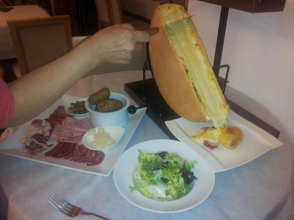 vinoymarea's tweet photo. Hoy a las 21.00 Jornada de Raclette Savoyarde en Vino y Marea. https://t.co/JLAkdZdy79 http://t.co/KWFAj6HFFQ