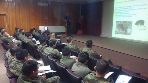 Director Regional SAG expone en <a href="/Ejercito_Chile/">Ejército de Chile</a> #Coyhaique sobre Hanta Virus en la Región de Aysen.