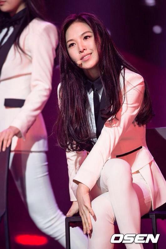 WENDY GLOBAL on Twitter: "[NEWS PHOTO] 141009 Red Velvet Wendy Comeback  Stage with "Be Natural" - Mnet MCountdown [2P] (cr:OSEN)  http://t.co/MTJ5kwsjDR"