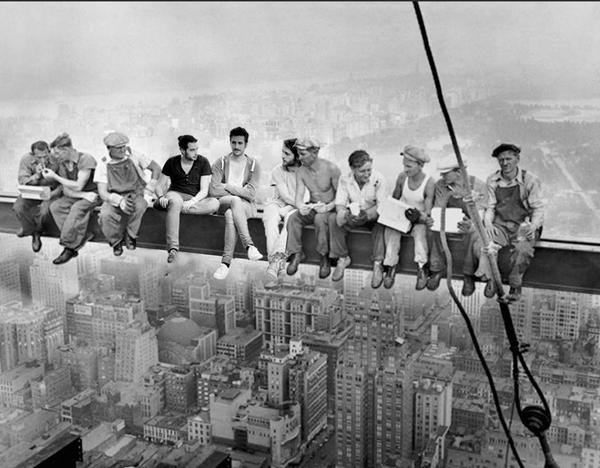 "Half Laf" op je WC-poster:  #workingclasshero #pauze