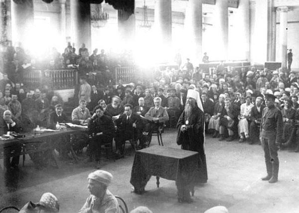 Процесс над митрополитом Вениамином. 1922 г. За препятствие изъятию церковных ценностей. Приговор - расстрел.