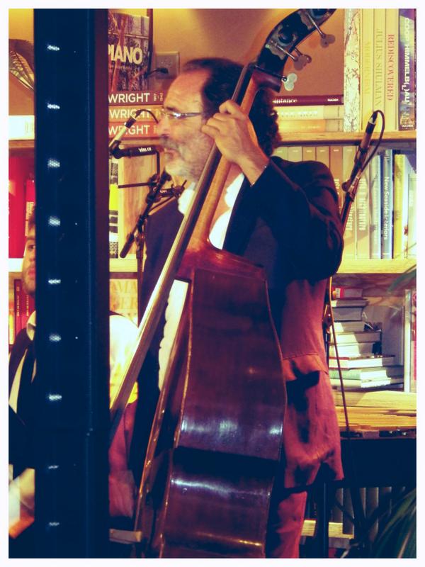LaBejazz's tweet photo. Javier Carmona Montero, contrabajo de #labejazz, en Laax (Suiza) el pasado verano #flamencojazz #suiza http://t.co/cqNvmMHzTS