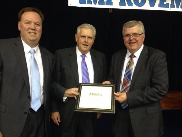 DrKFosterKDE's tweet image. @kycommissioner Presenting East Carter High School with their Hub School Certificate #priorityschoolwork #hubschool