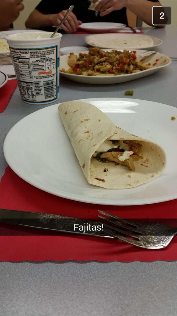 _Alfy3549's tweet photo. Fajitas for the win #kitchen3 http://t.co/74BBPOWqRF