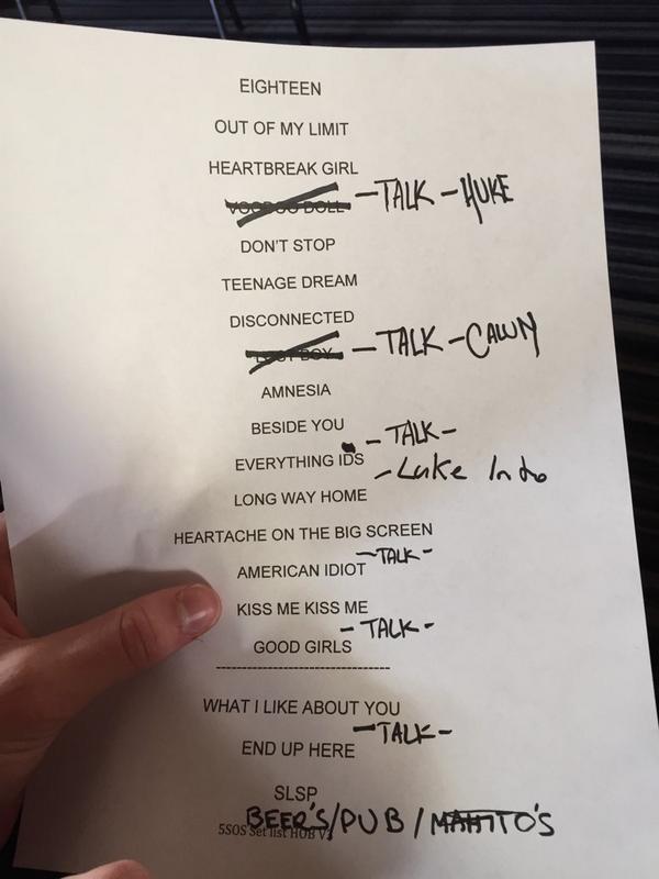 Calum5SOS's tweet image. Beers/pub/'mahitos' #mexico