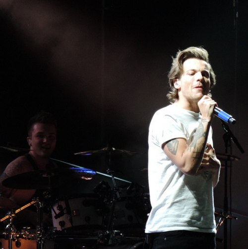 WhyLarryIsReal's tweet photo. DANG. HARRYS SPOUSE http://t.co/q10orJ2QP7