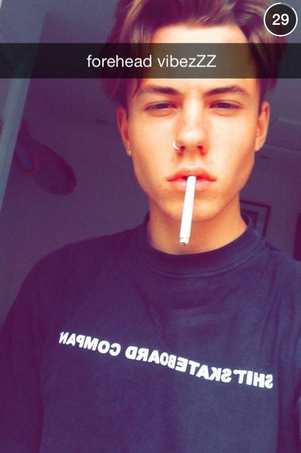 itsjoellyafter's tweet photo. “@itschrisafter: -Non importa davvero, se hai preso tu la parte migliore di me. http://t.co/vfZnoBpxMP”