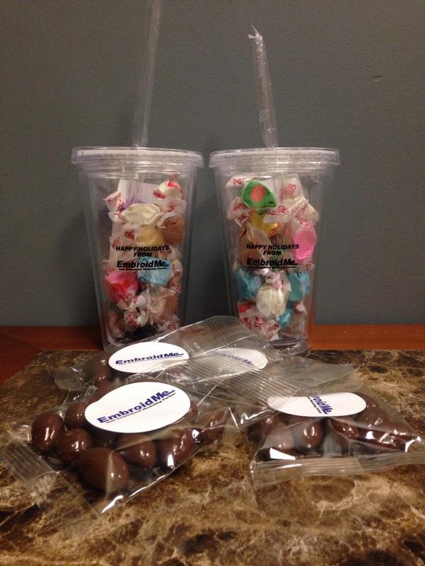 EmbroidMeLenex1's tweet photo. It's holiday time! Let @EmbroidMeLenex1 help you with gift giving!! #holidays #companygifts #chocolate #candy #cups http://t.co/i0SwAJ98bE
