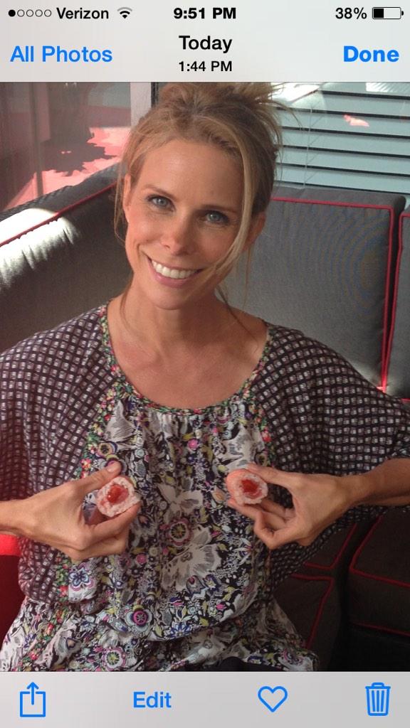 √ Cheryl Hines Plastic Surgery Boob Job, Teeth Veneer 2021.