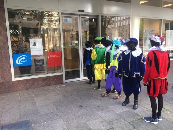 LOL “<a href="/Rutger_zelf/">Rutger Castricum</a>: Druk bij het UWV vandaag. ”