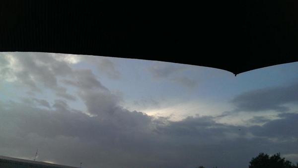 meemfairie's tweet photo. SubhanAllah. The wonders of our Creator 😍 #raining #walkwork http://t.co/2J8zZq6WxI