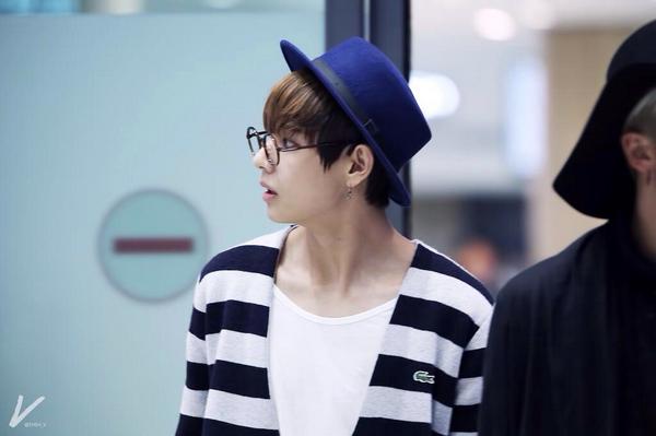 KMT95B's tweet photo. .
　
「 ４次元 宇宙から来たLIONBOY 」
　
　　防彈少年團 : V ( 김 태형 )
　
　夜行性仲間 メンバー ARMY
.
　
#RTしたbotとペンを迎えにいく 
#RTしたbotとペンを迎えにいく http://t.co/OtmcMZdt86