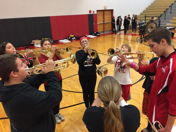 LeRoy_CSD's tweet image. Marching Knights are warming up! #Peprallyday #SPIRITWEEK2014