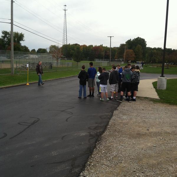 RaiderMiddle's tweet image. Mr. Cletzer's 8th grade science students getting an outdoor lesson on the Earth's layers.  #CMSscience