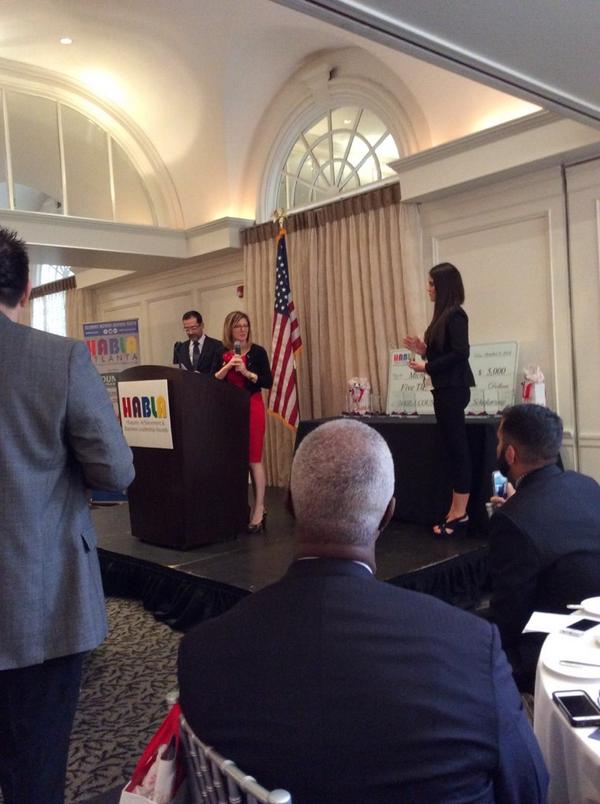 HABLAawards's tweet photo. Marlem Rios of @GeorgiaPower "thanks for their support of communities and opportunities" #HABLAawards #hispanic http://t.co/WcSoxL6NU7