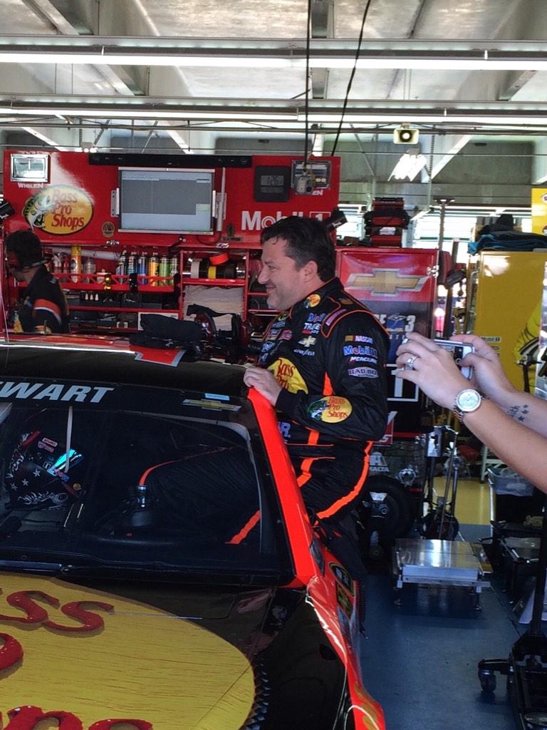 BzhbpICCAAAhD8N.jpg:large