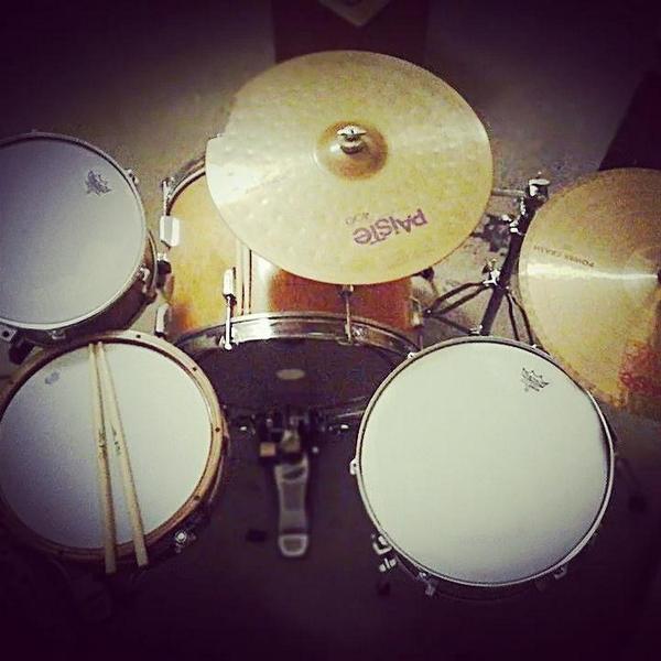 bateriabsas's tweet photo. @bateriabsas Clases de BATERIA para todas las edades. Precios accesibles en CABA
clasesdebateriabuenosaires@gmail com http://t.co/PiGRpMNTCO
