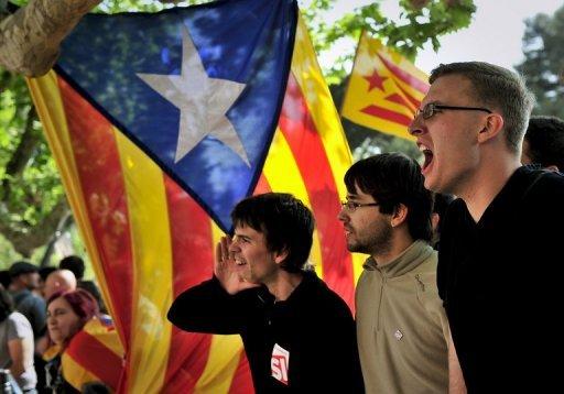 Tres independentistas insultan a un ex legionario de 60 años y acaban recibiendo una paliza. gaceta.es/blog-josef/tre…