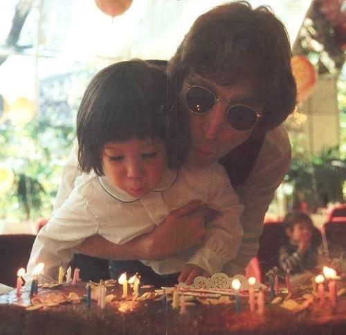 Happy Birthday, John and Sean Lennon!

(09.10.1940 08.12.1980) & (09.10.1975) 