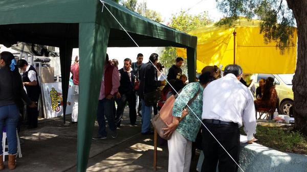 jurisecatepec's tweet photo. @reporterosenmov y para no poner en riesgo nuestra seguridad se decidio trabajar en el patio un total de 120 personas http://t.co/i6WfisHm98