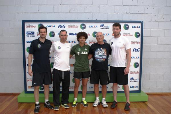 NAR_SP's tweet photo. A esgrimista e campeã brasileira @BiaBulcao participou de testes no @NAR_SP hoje, já visando os Jogos Pan-Americanos. http://t.co/UrQvPqHcy1