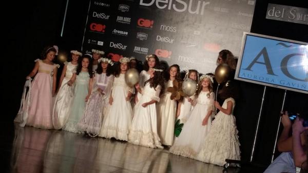 claudi_alfaro's tweet photo. Esta tarde en @PasarelaDS la diseñadora @Auroragavino nos ha presentado su colección de #comunión. #PdS014 #TDSModa http://t.co/Hmre1HmNYt