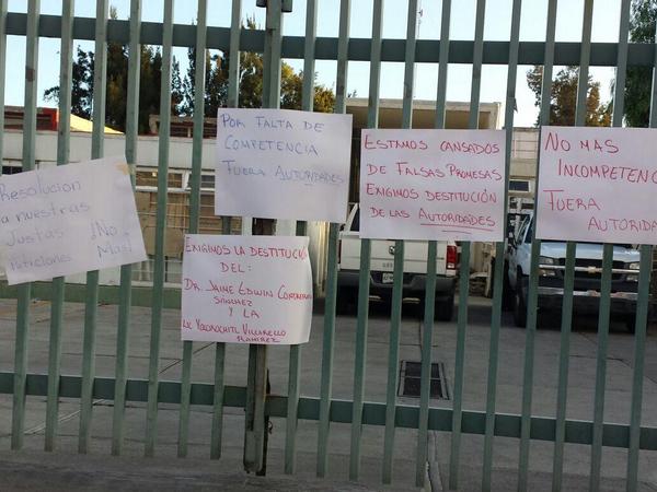 jurisecatepec's tweet photo. @reporterosenmov 2. Destitucion de las autoridades x incompetencia 3.reconstruccion pronta de las instalaciones. http://t.co/abOslybuuy