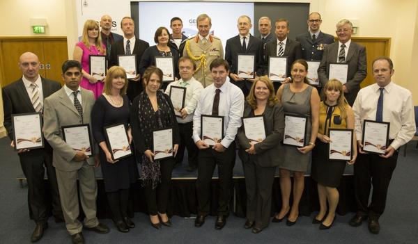 TechMatthew's tweet photo. The winners at the awards, with General Sir Nick Houghton. Note everyone in the front row was there for a team award http://t.co/MaRn1dGHwg