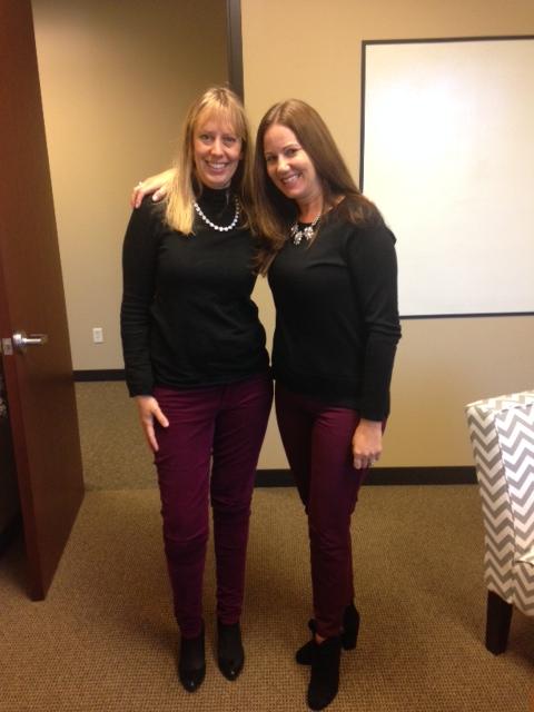 Insignia_inc's tweet photo. @juliamelin and @sarabatch77 prove that great minds think alike! #officetwins http://t.co/1mhjNzyTYC
