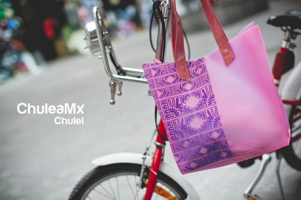 Chulelmx's tweet photo. ¡Muévete en bici! #ChuleaMx #Chulel #bici #Zócalo #modamexicana http://t.co/bfUYawy9Kb