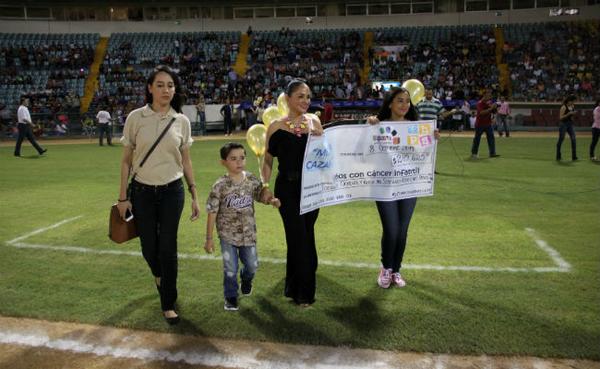 ISDEGob's tweet image. Un éxito el Juego Pro niños con cáncer del HPS entre @clubtomateros y los Padres de la JAPAC #Sinalo #MásDeporte
