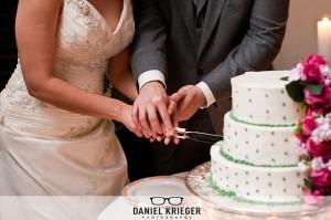 Wedding Cake Cutting Songs p.ost.im/2SFfWX #weddingcake #music @wedalert @jamiegipson