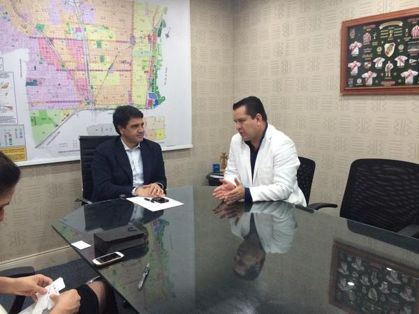 jorgemacri's tweet photo. "@DavidSanchezG: Compartiendo experiencias de gobierno con el Intendente d @VivamosVL, Arg. http://t.co/dYHbLUQXig" //Un placer tenerte acá!