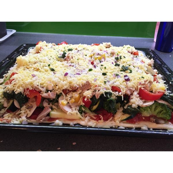 JuliaBeautx's tweet photo. Das nenn ich mal ne Pizza 😂👌🍕 http://t.co/XgCA9KDg9k