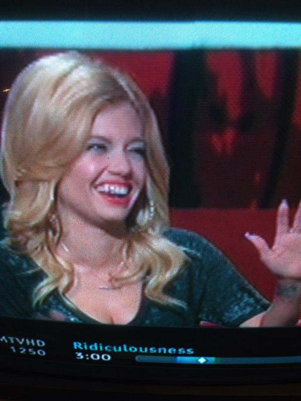 wizkahailey's tweet image. @chanelwestcoast you seem to have some leftover lunch in your teeth #cleanitout #thatsgross #Ridiculousness